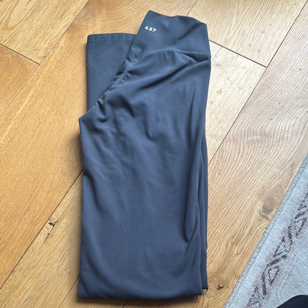 437 Dark Gray Leggings